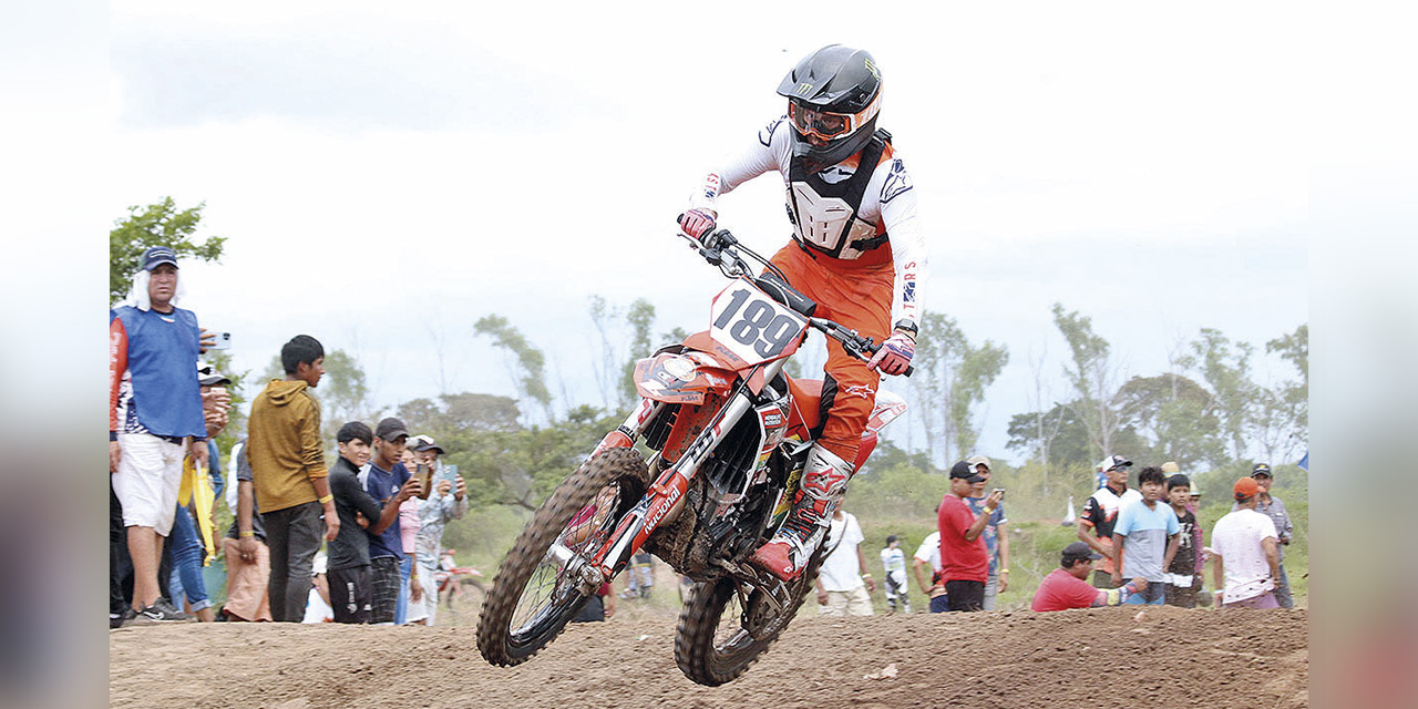 El motociclista Marco Antezana, ganador del Nacional. | Foto: Archivo