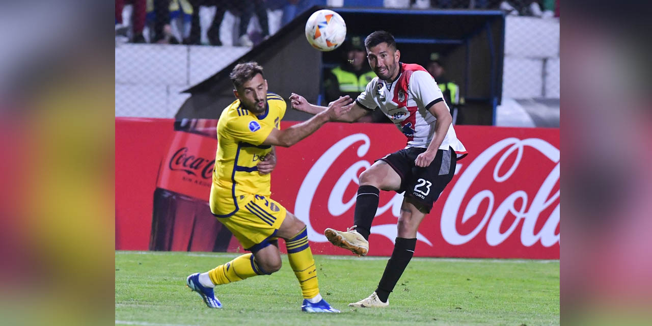 Una escena del partido entre Nacional y Boca Juniors por la Copa Sudamericana. | Foto: APG