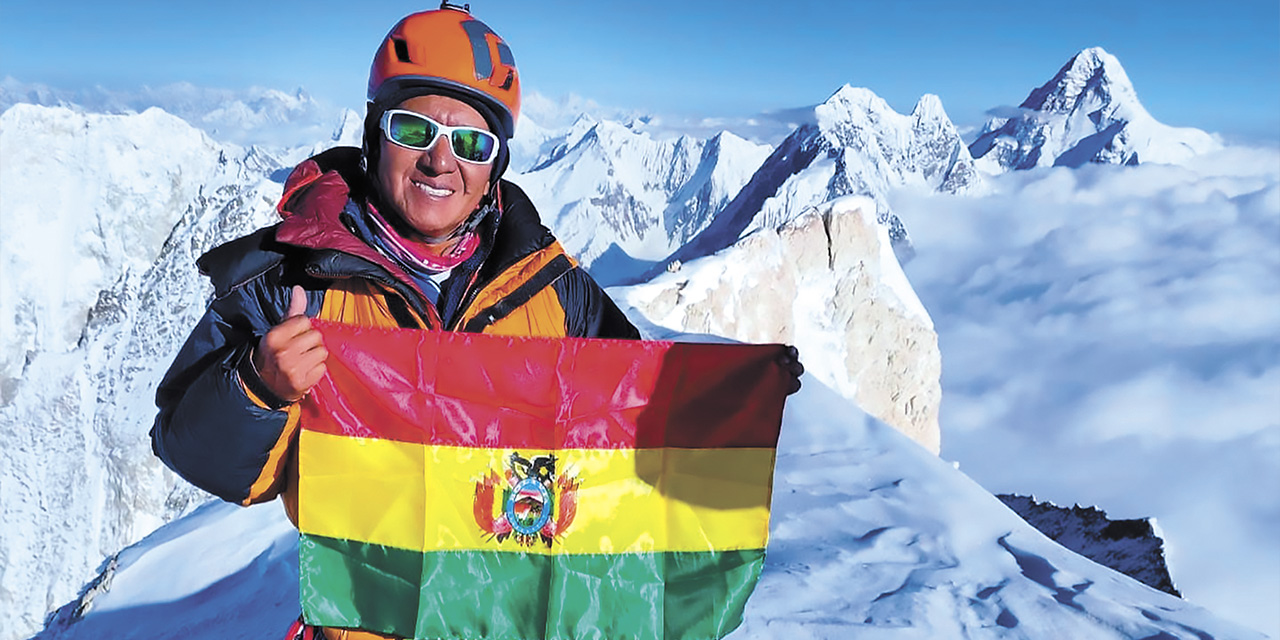 El alpinista Hugo Ayaviri hizo su sexta cumbre y va por el Everest, la más alta del mundo. | Foto: Archivo