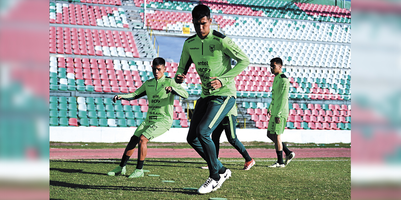 Los seleccionados en pleno trabajo en el estadio ‘Tahuichi’ de Santa Cruz.