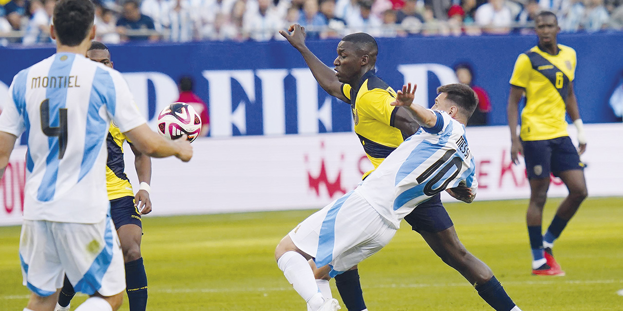 Una escena del partido amistoso ganado por Argentina a Ecuador. | Foto: LaTri