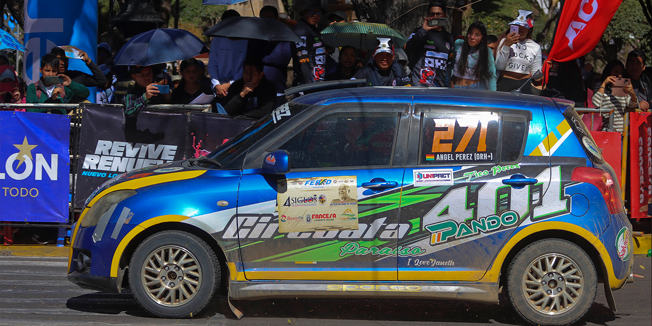 El coche 271 del pandino Ángel Pérez en plena competencia en el Circuito Óscar Crespo. Foto: APG