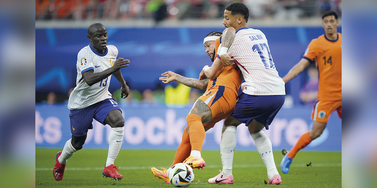 Una escena del partido que igualaron Holanda y Francia. | Foto: @OnsOranje