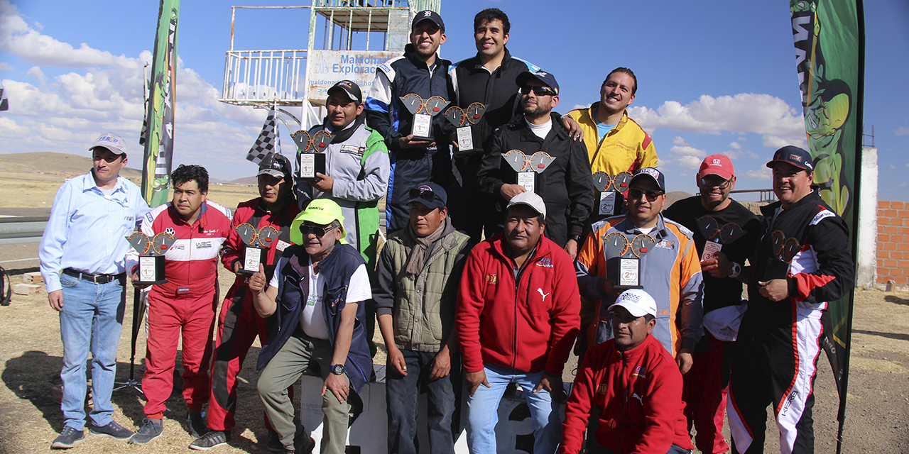 Los hermanos Mauricio y Alberto Castrillo dominaron la prueba que se corrió en el autódromo de Pucarani.