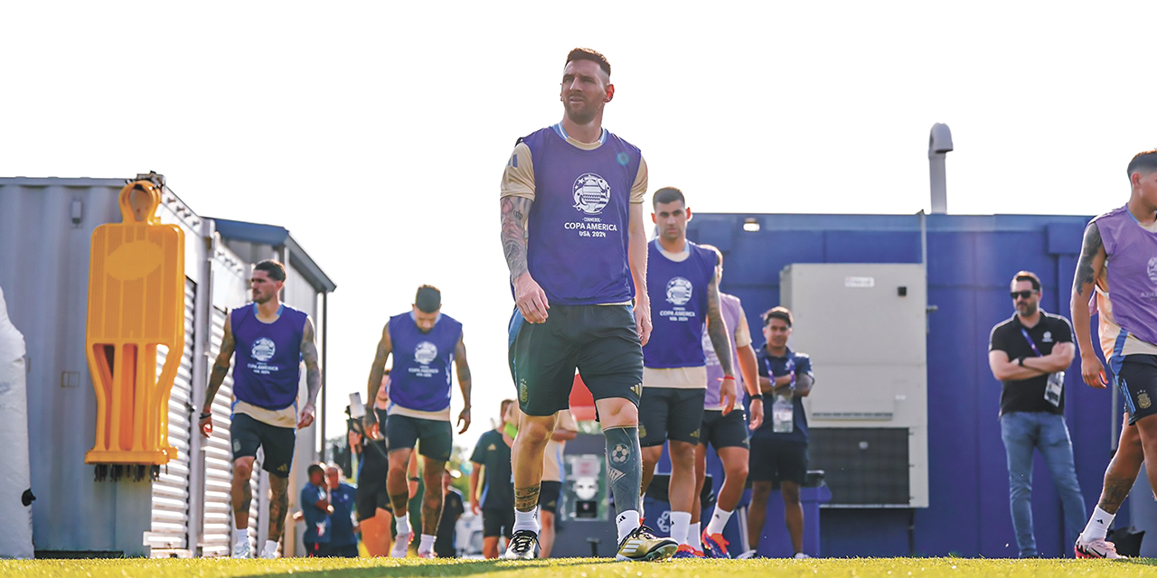 Lionel Messi lidera al grupo después de la práctica cumplida ayer en el Estado de East Rutherford.