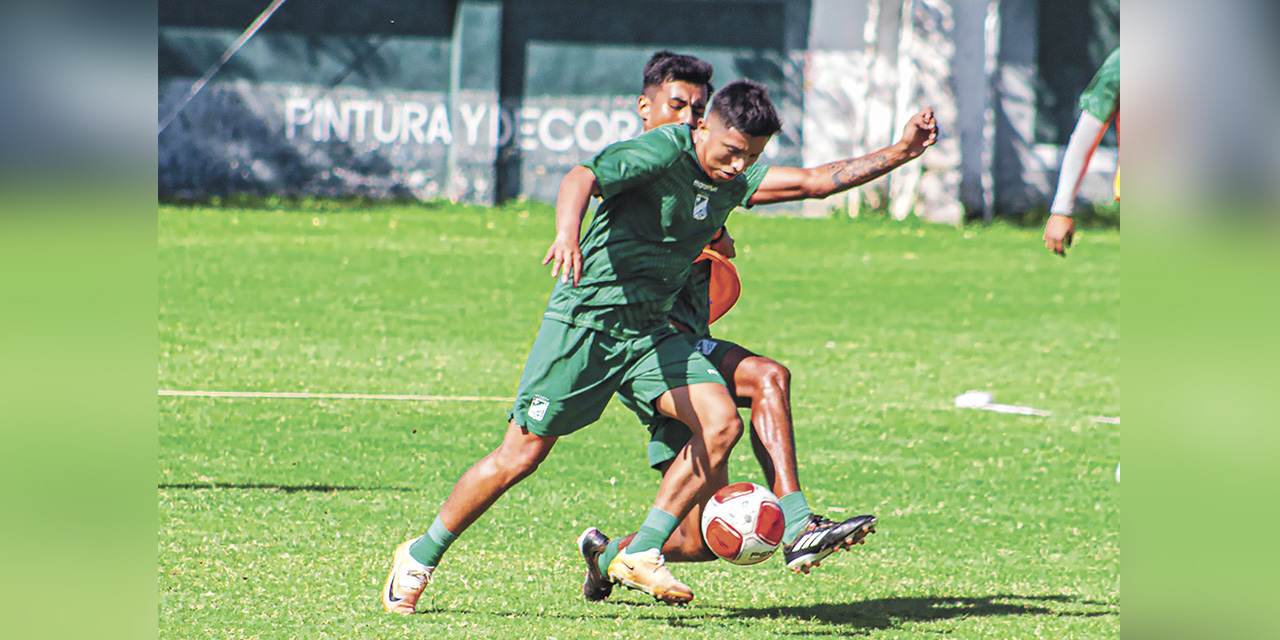 Pese a la deuda por sueldos, los jugadores de Oriente se entrenan. | Foto: Oriente Petrolero