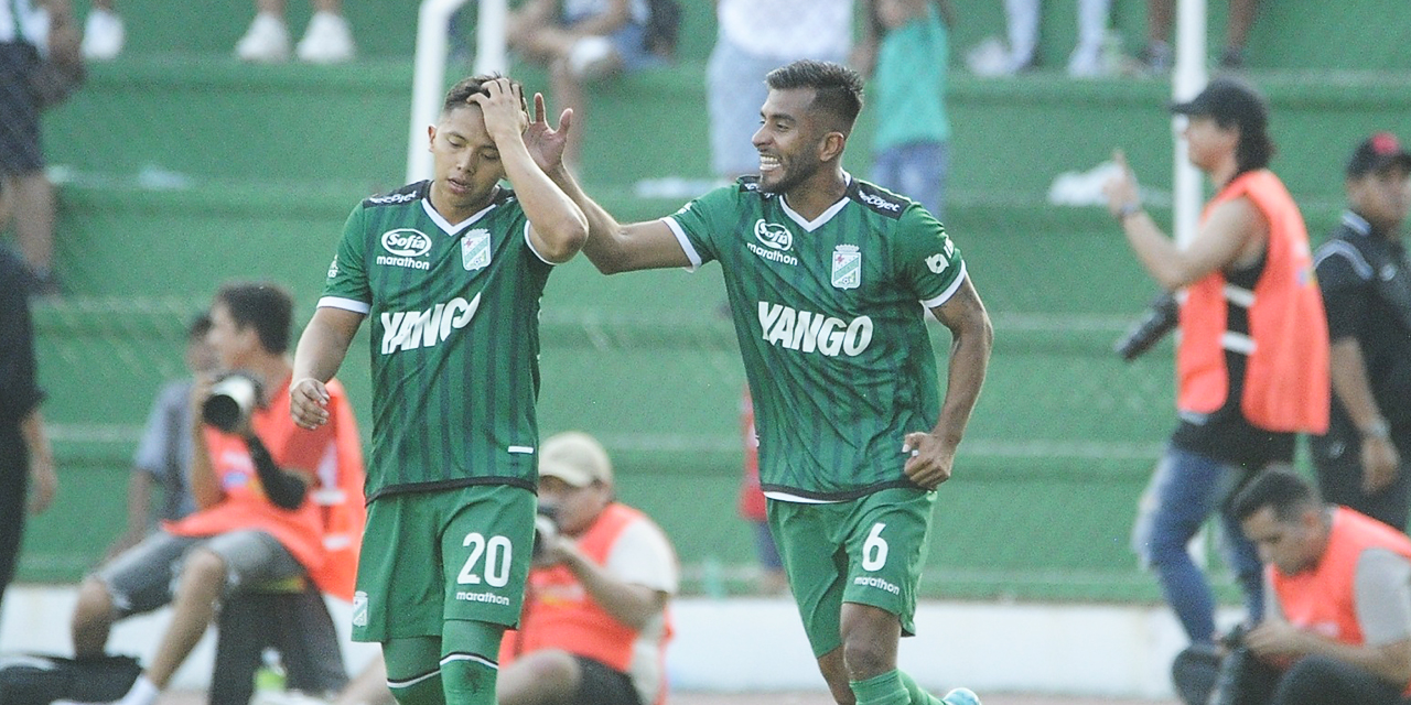 Carlos Añez (6) festeja su gol, el que le dio el triunfo a Oriente. Foto: APG