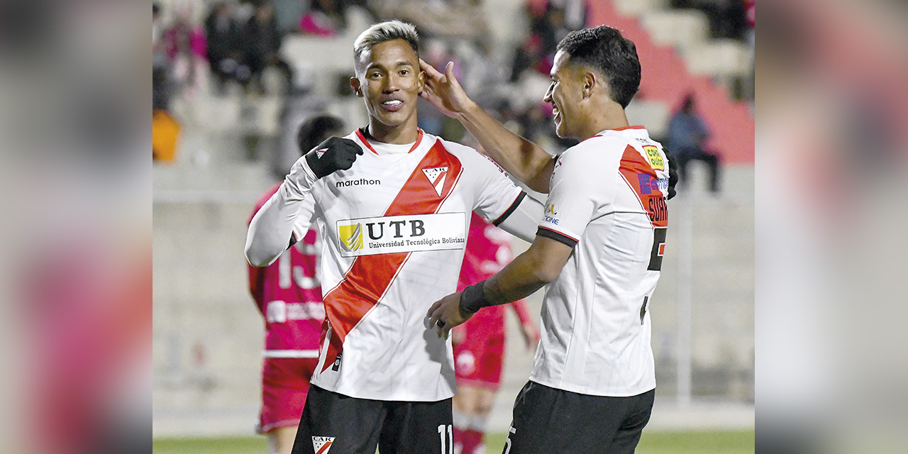 Darlison Rodríguez (de frente) marcó el gol de la apertura del equipo millonario. | Foto: APG