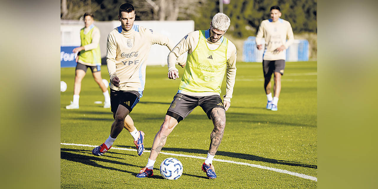 Rodrigo de Paul es uno de los candidatos para llevar el cintillo. | Foto: @Argentina