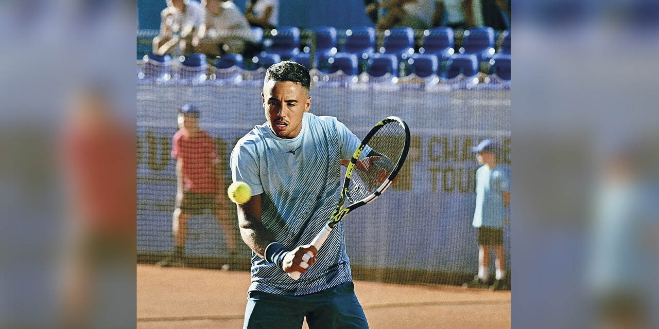 Hugo dellien en plena acción en la final del Open Svijany.