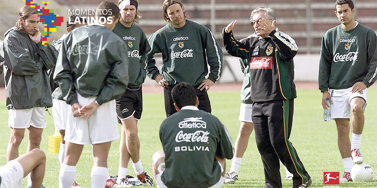 Blacut jugó y dirigió a la Selección boliviana. En la foto aparece en la última etapa en 2004.