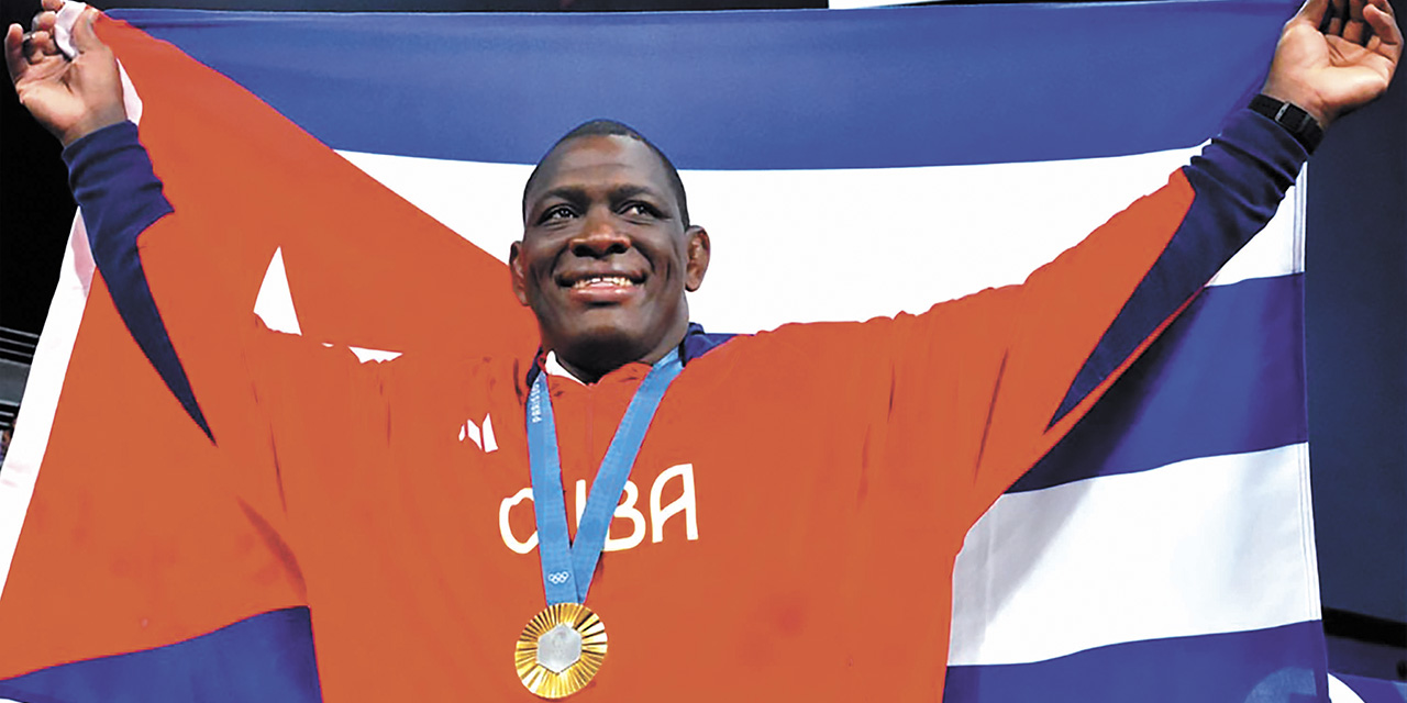 El luchador cubano Mijaín López hizo historia al ganar cinco títulos olímpicos. | Foto: Prensa Latina