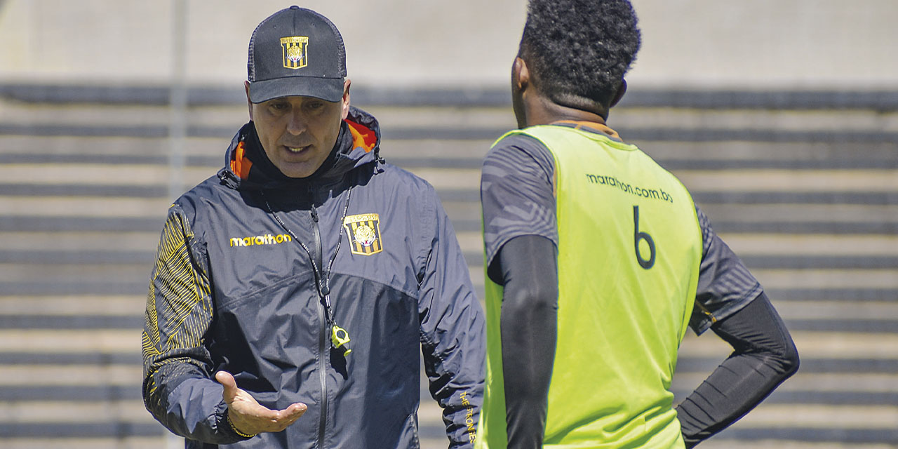 El entrenador Ismael Rescalvo retomó la conducción técnica del plantel atigrado. 