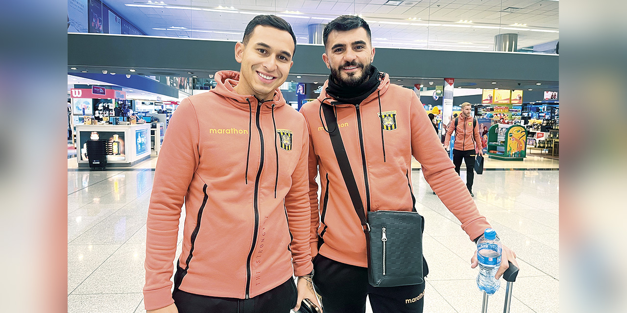 Los goleadores del Tigre, Bruno Miranda y Enrique Triverio, a su arribo a Montevideo. | Foto: The Strongest