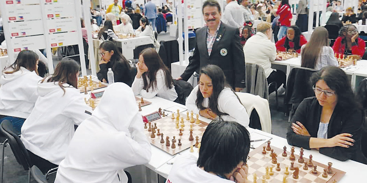 Las representantes nacionales (de frente) en las partidas contra las de Filipinas.