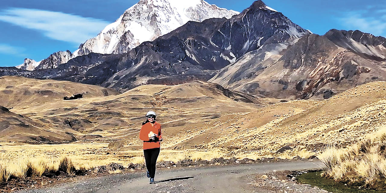 Una de las atletas en plena  tarea de preparación. | Foto: Skyrunning Bolivia