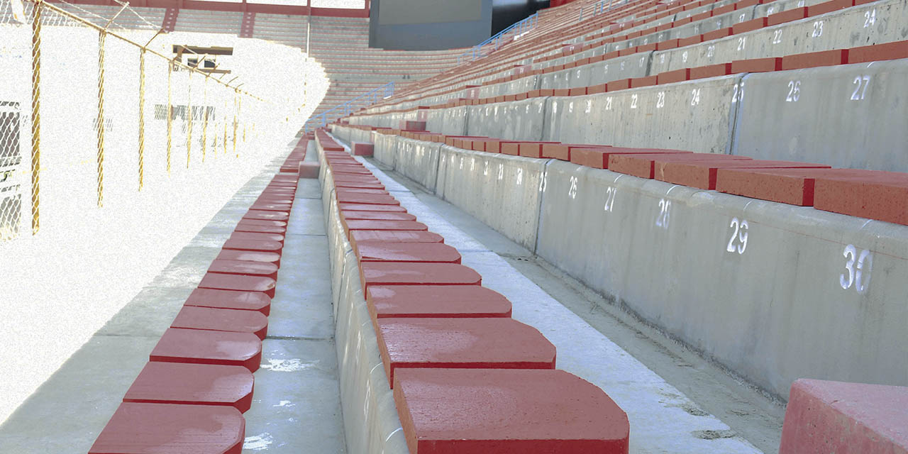 El escenario luce las nuevas butacas con un equipo audiovisual al fondo de última tecnología, al estilo de los estadios europeos. | Foto: APG