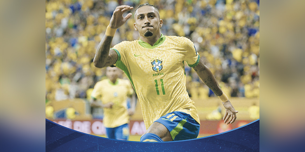 Raphinha celebra la victoria de la selección brasileña. | Foto: Conmebol