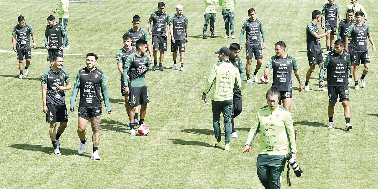 La Selección se entrenó en Achumani, con Carmelo Algarañaz incluido.