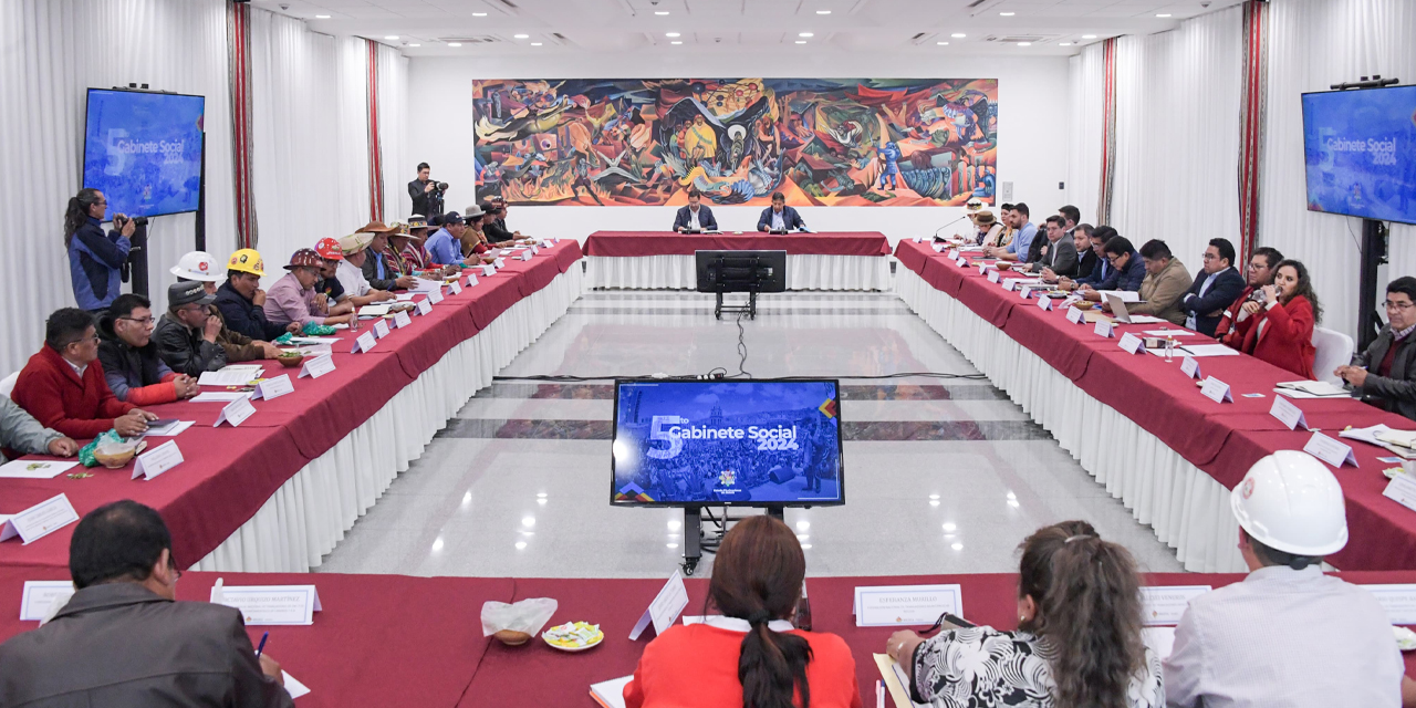 El presidente Luis Arce da inicio al Gabinete Social en la Casa Grande del Pueblo. Foto: Josué Cortéz