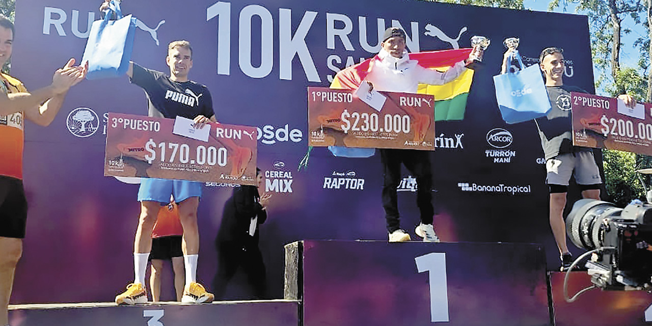 El deportista Héctor Garibay fue el ganador de la prueba pedestre de San Isidro 10K.