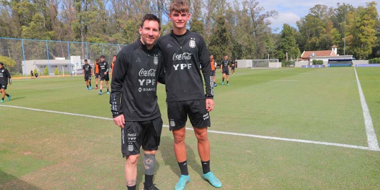 El experimentado Lionel Messi y el juvenil Nico Paz son las principales novedades en la convocatoria del seleccionado argentino que dio a conocer el técnico Lionel Scaloni.