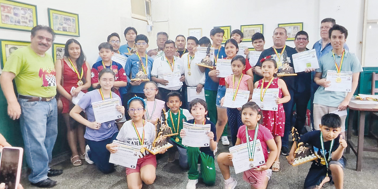 Los ganadores de las diferentes categorías del certamen nacional de ajedrez. | Foto: FAB