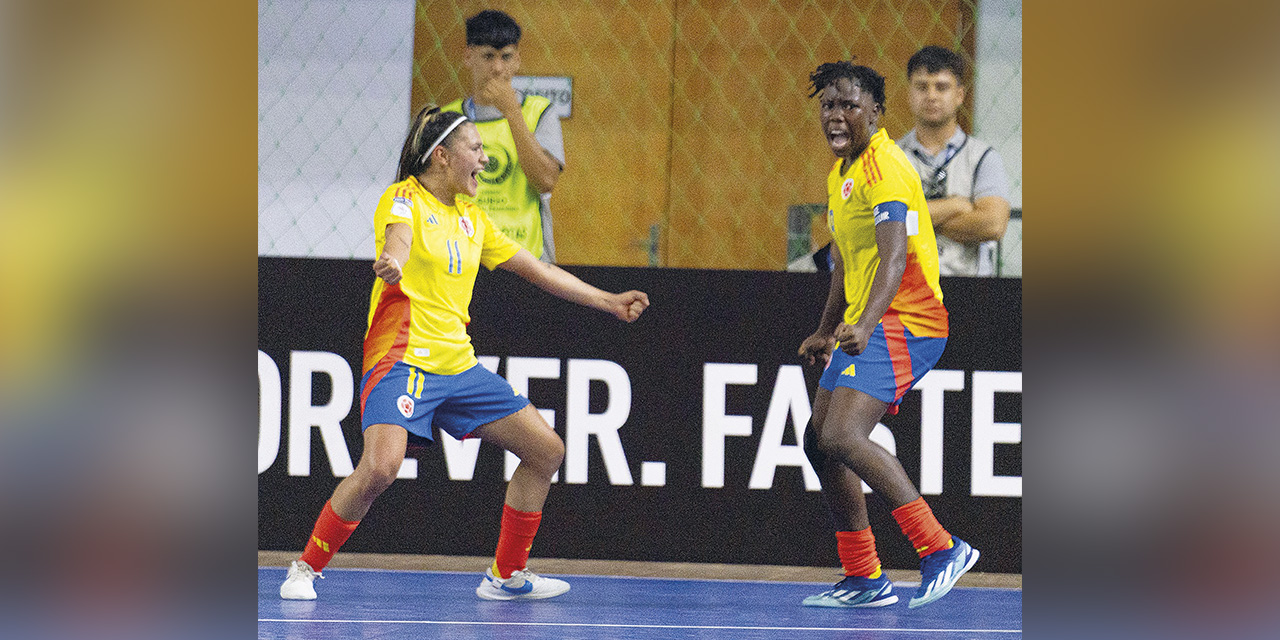 Jugadoras de la selección colombiana festejan la conquista del título. | Foto: Conmebol