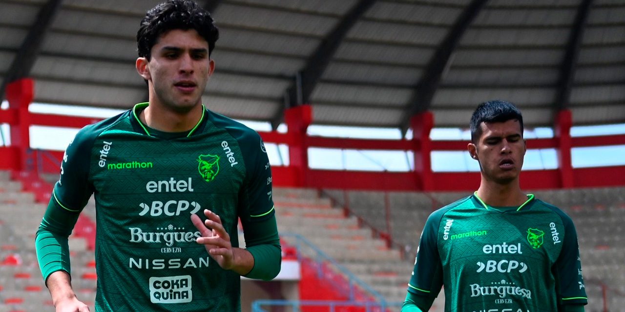 Efraín Morales (izq.) en la práctica de la Selección nacional. Fotos: FBF/APG