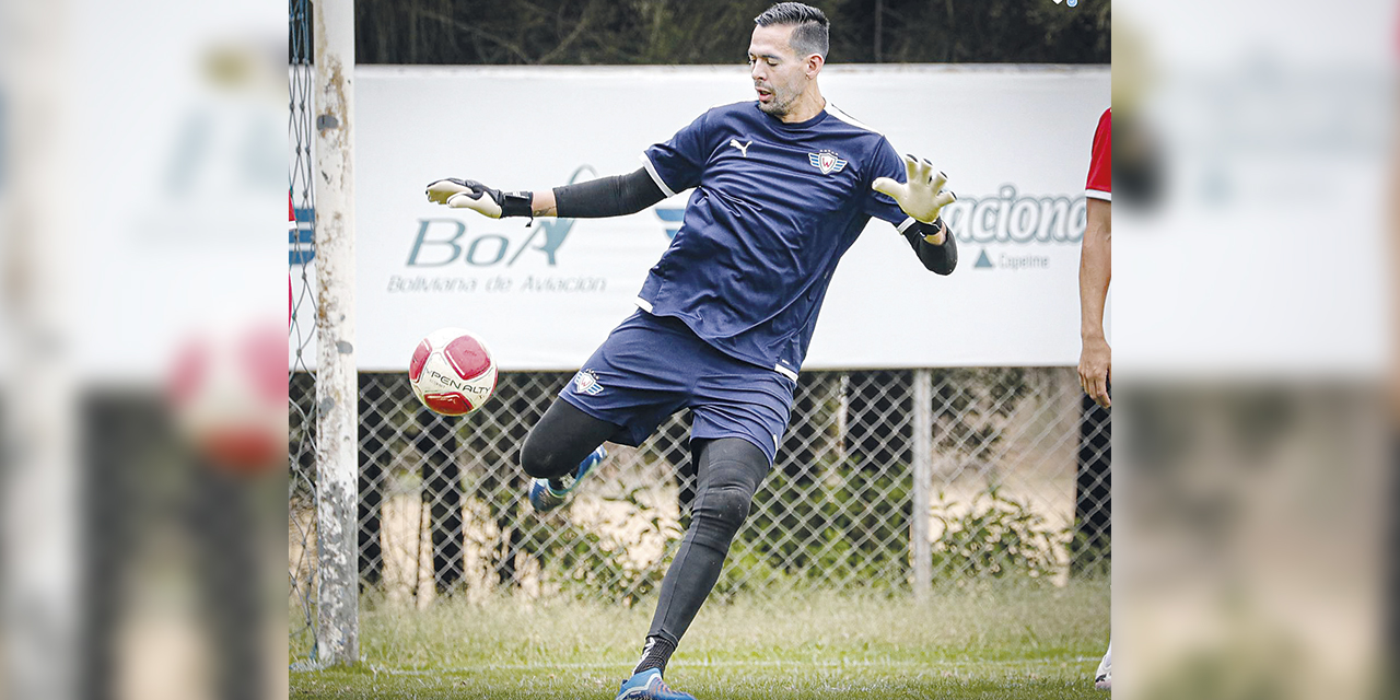 Arnaldo Giménez, arquero del equipo aviador.