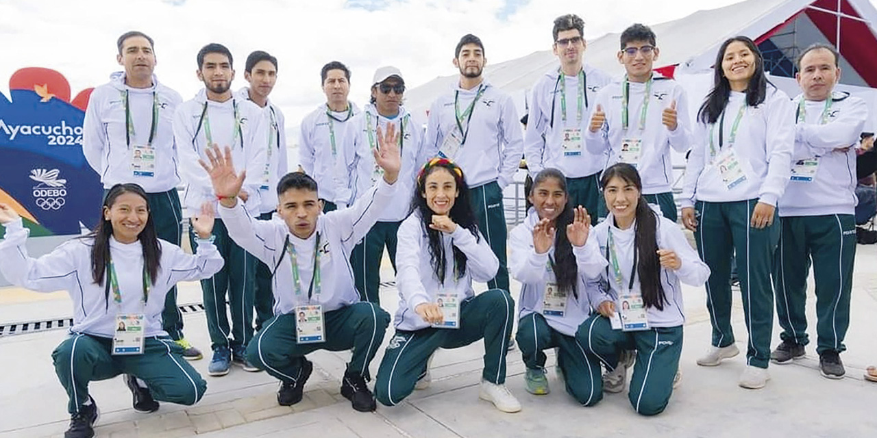 Miembros del equipo Bolivia que participaron en los Juegos Bolivarianos del Bicentenario Ayacucho.