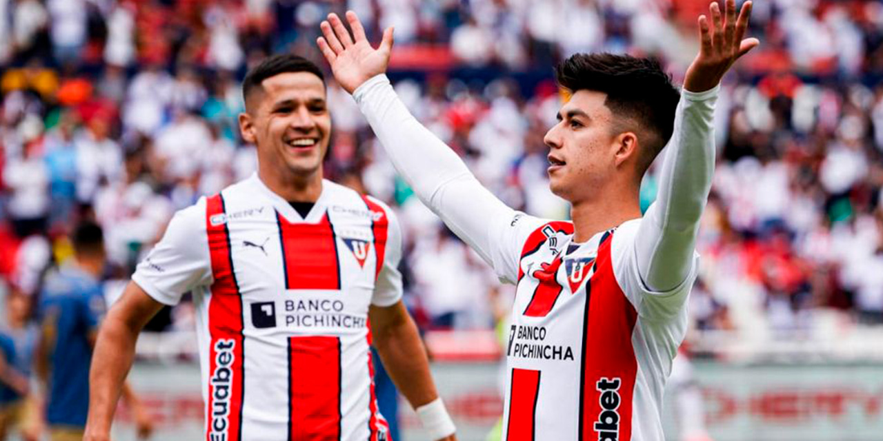 Gabriel Villamil (15) festeja su gol, el tercero de Liga de Quito. Foto: Tomado del Comercio