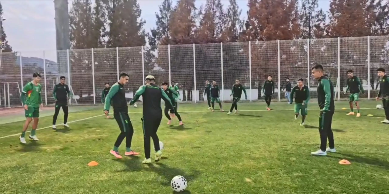 La Selección boliviana durante la práctica que cumplió ayer en la ciudad surcoreana de Daejeon.