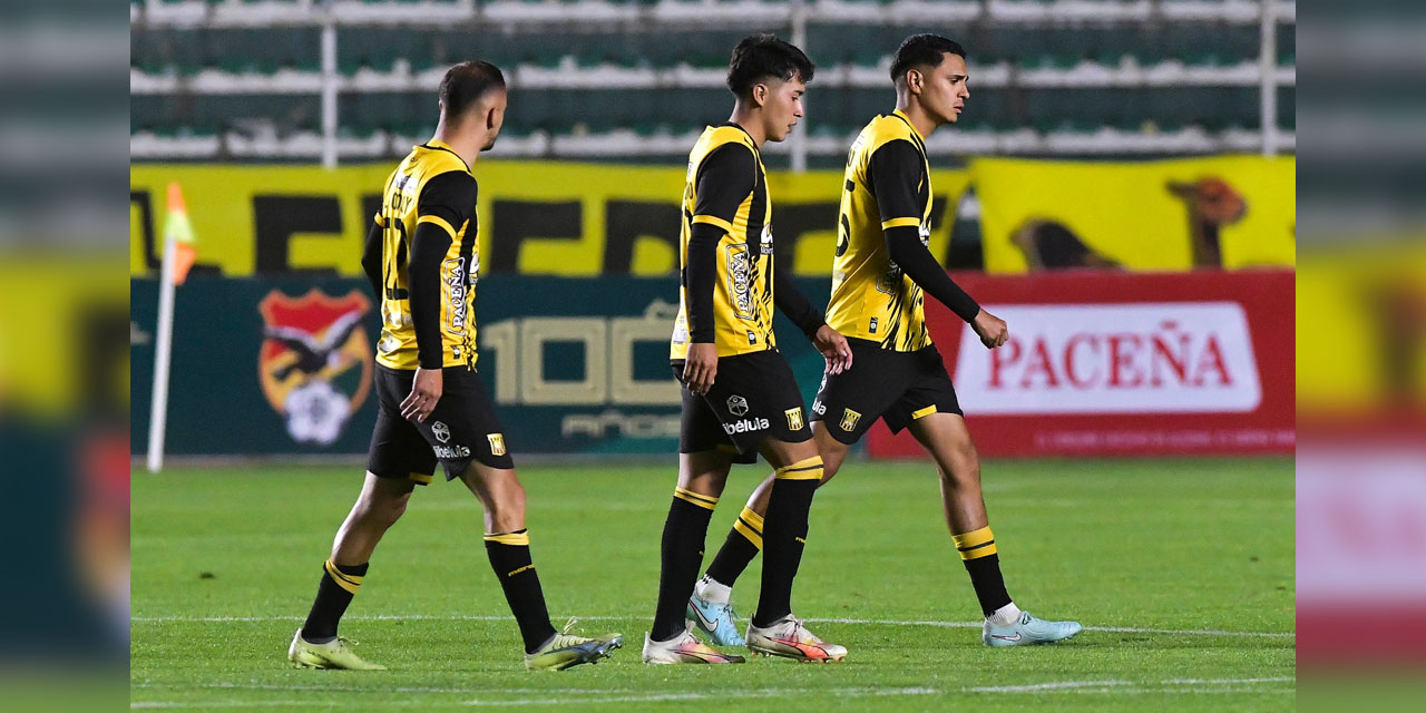 El semblante de los jugadores del Tigre refleja el dolor por el empate.