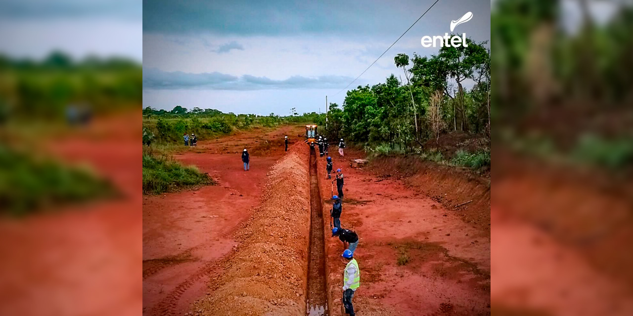 El tendido de Fibra Óptica Subterránea en la provincia Vaca Díez, Beni, con una inversión de más de Bs 18 millones. Foto: Entel