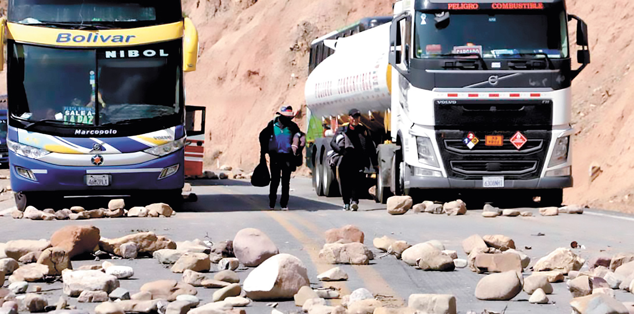 Bloqueo de caminos en Cochabamba.