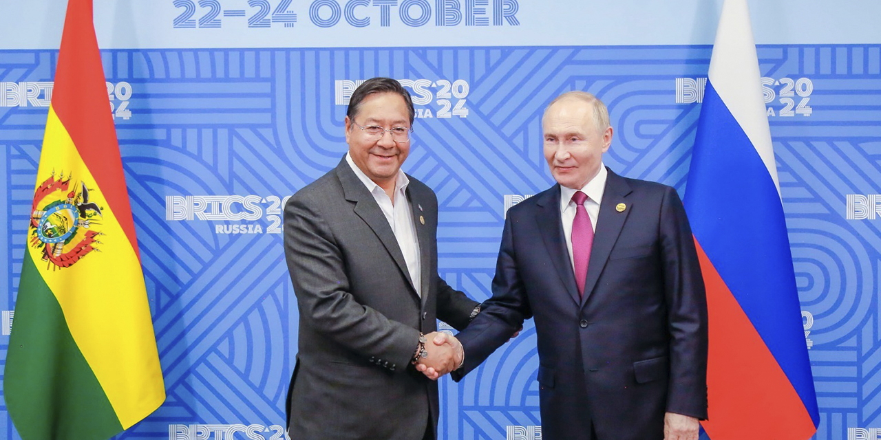 El presidente Luis Arce, junto a su homólogo de Rusia, Vladimir Putin, en la cumbre de los Brics en Kazán.