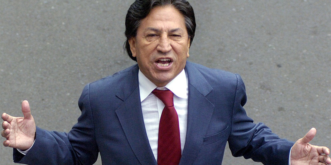 El expresidente de Perú Alejandro Toledo en una conferencia de prensa, en 2006.  (Foto: RT)