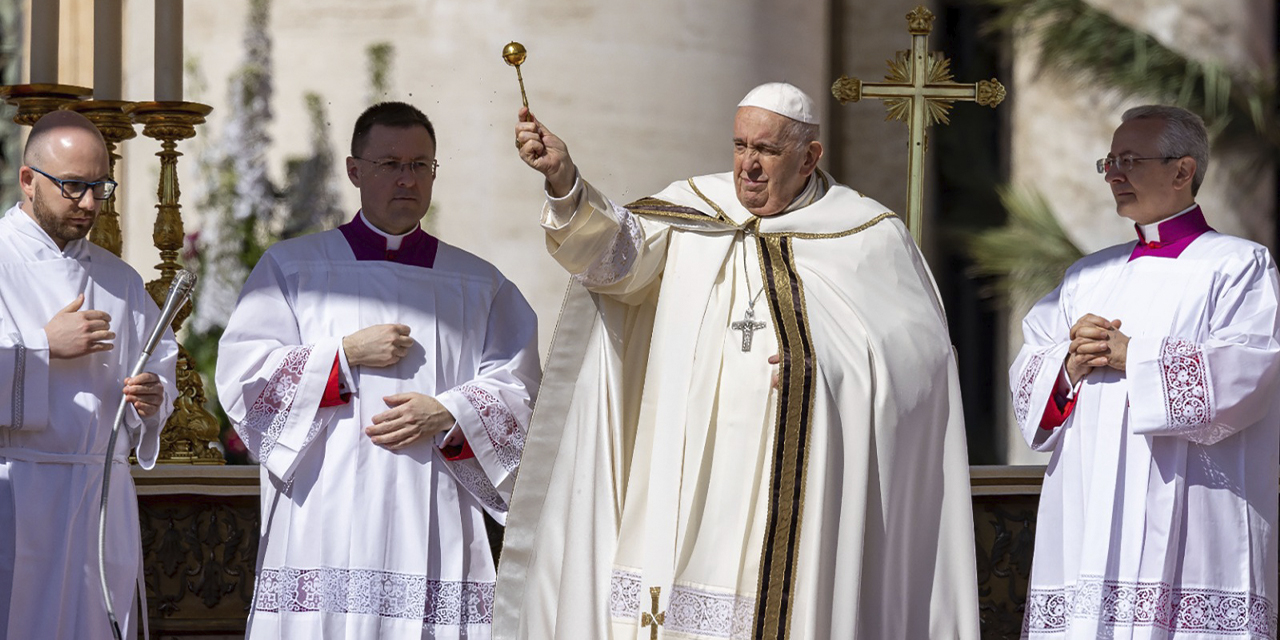 El Sumo Pontífice en la misa del Domingo de Resurrección en el Vaticano. (Foto: RT)