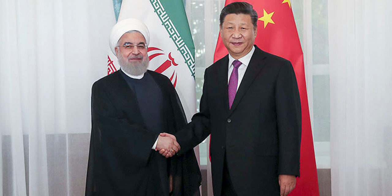 El presidente iraní, Ebrahim Raisi, junto al mandatario chino, Xi Jinping. (Foto: Archivo)