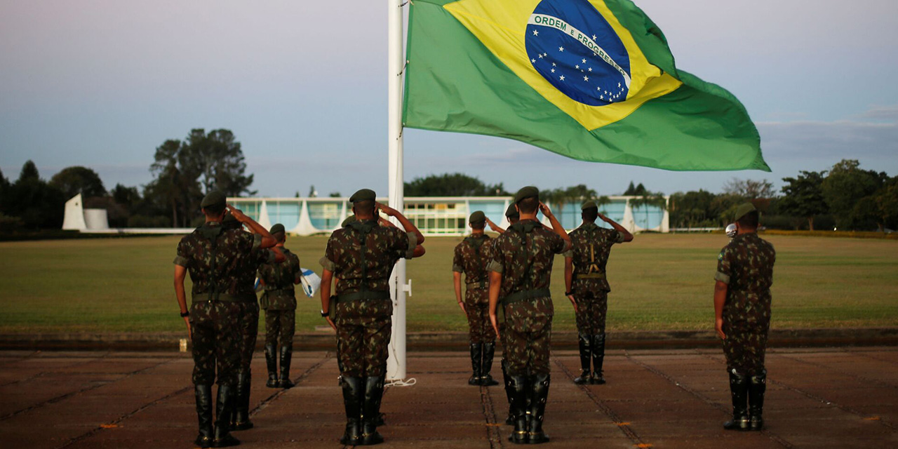 Nueva encuesta muestra menos cercanía entre bolsonaristas y militares