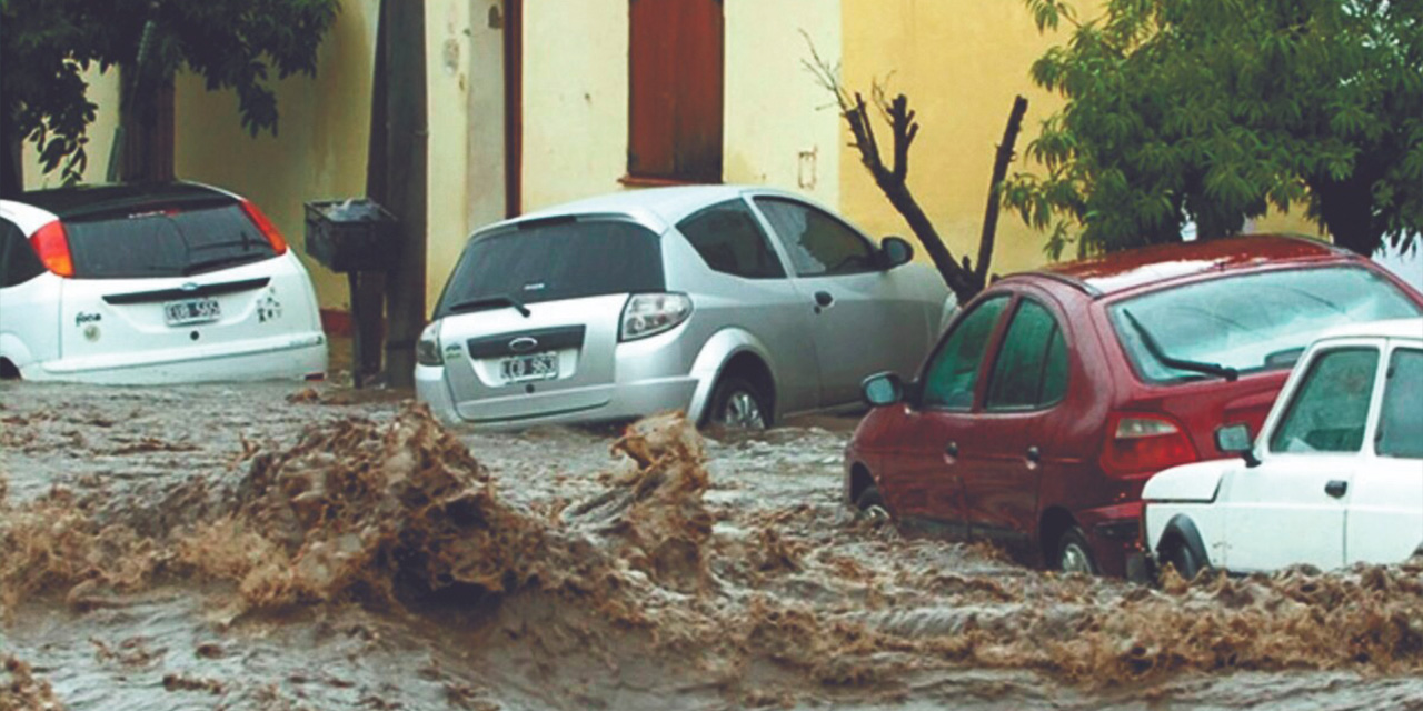 Las calles están intransitables debido al fuerte temporal. Foto: PÁGINA 12