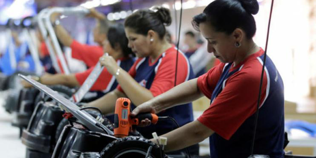 Brasileñas en su fuente laboral.