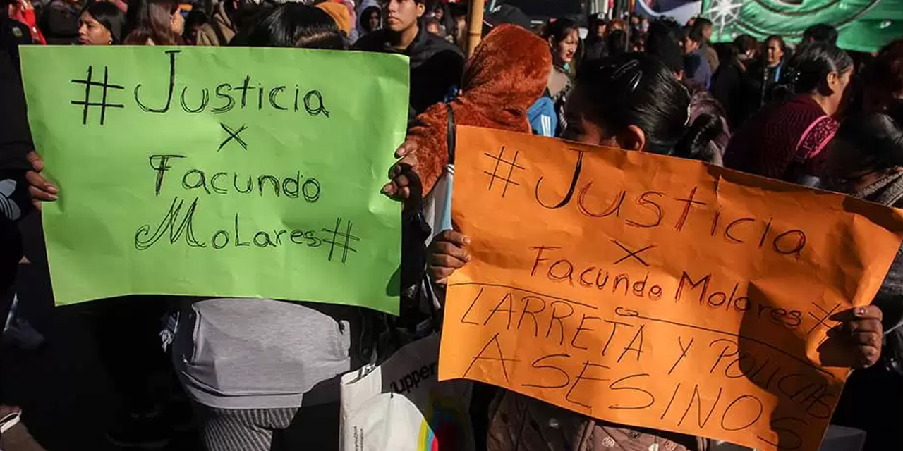 La población con carteles critica la acción de la Policía y las declaraciones del candidato Rodríguez Larreta.