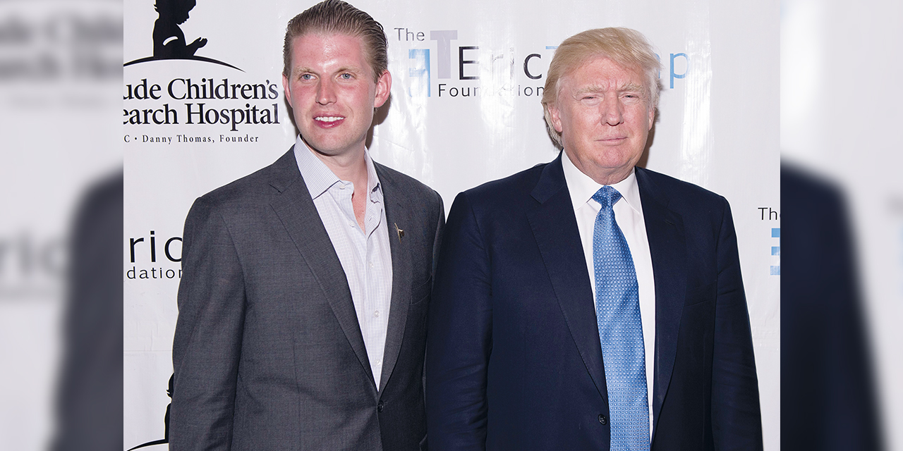 Donald Trump junto a su hijo Eric. | Foto: CNN