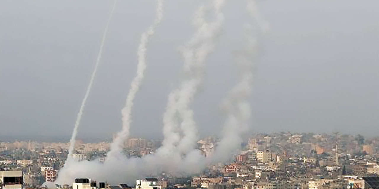 Cientos de personas murieron el martes por la noche, en un ataque con cohetes contra el complejo de un hospital en Gaza. | Foto: RRSS