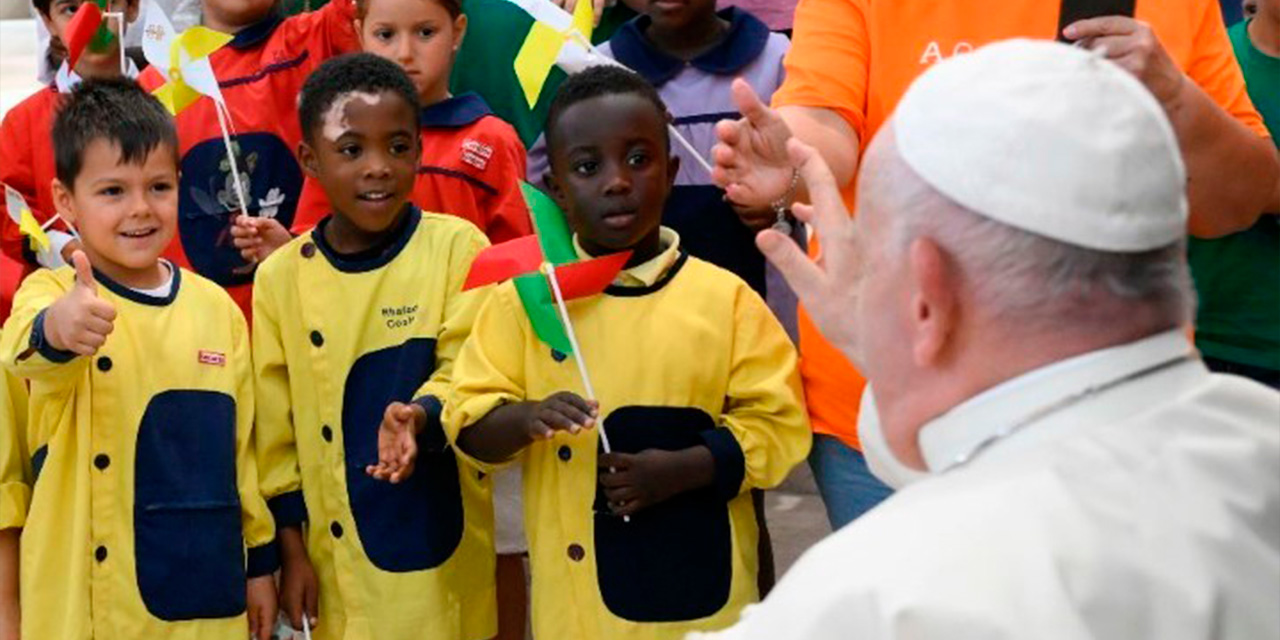 El papa Francisco dio a conocer ayer su mensaje por la primera Jornada Mundial del Niño. Foto:  Prensa Latina