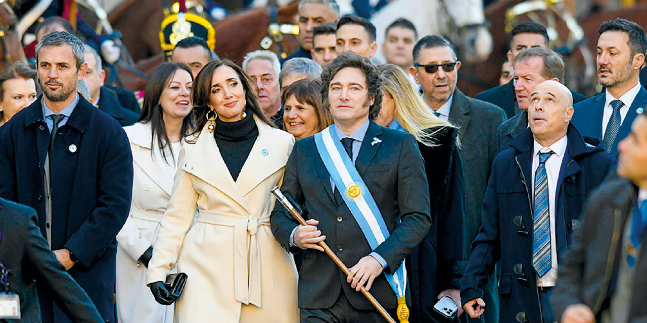 Milei en el Palacio de Justicia cordobés, sin los jefes sindicales y otros líderes.  Foto: RT