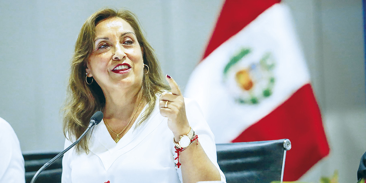 La presidenta Dina Boluarte durante una reunión con los miembros del Congreso.  | Foto: Andina.Pe