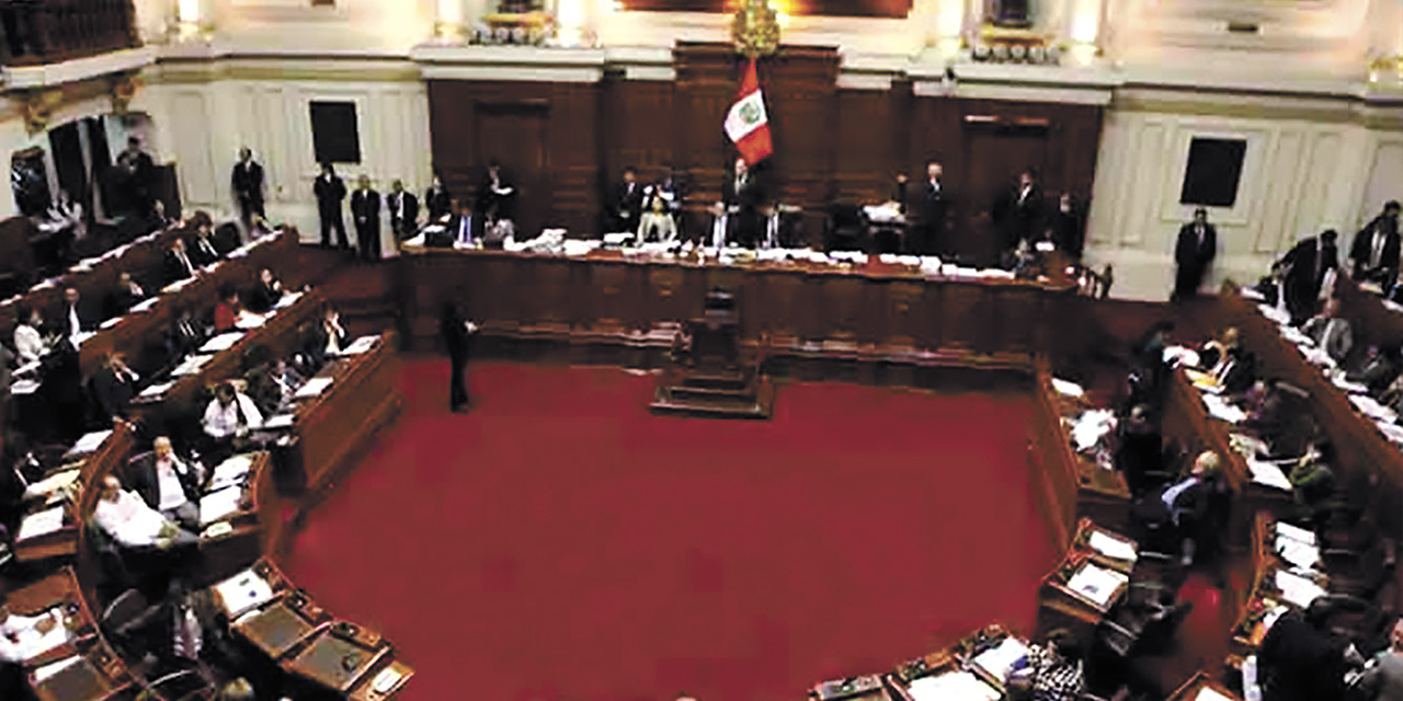 El Parlamento peruano durante una sesión ordinaria. | Foto: Prensa Latina